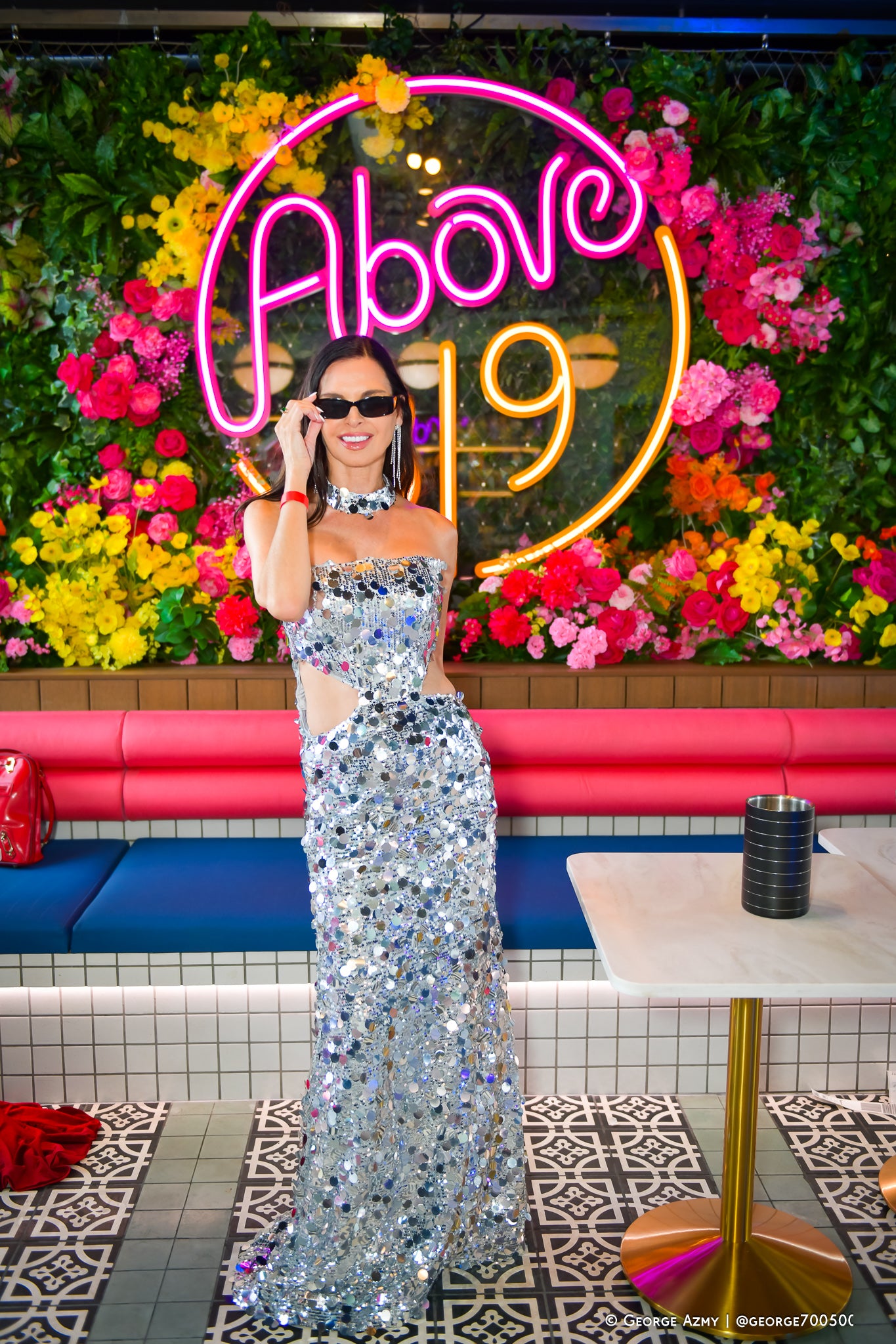 Elegant Sequin Evening Gown with a Chic Waist Cutout (Autumn/Winter Fashion Show 2024)